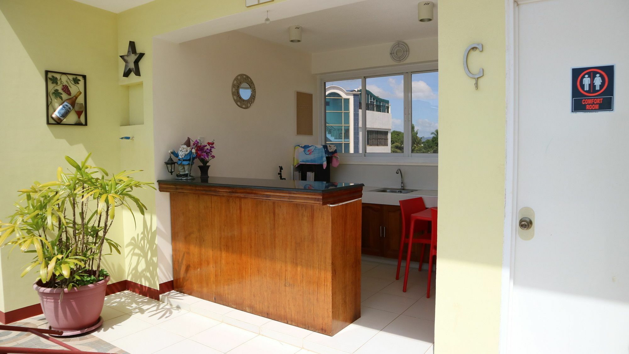 C Tower Studio Apartments Puerto Princesa Екстер'єр фото