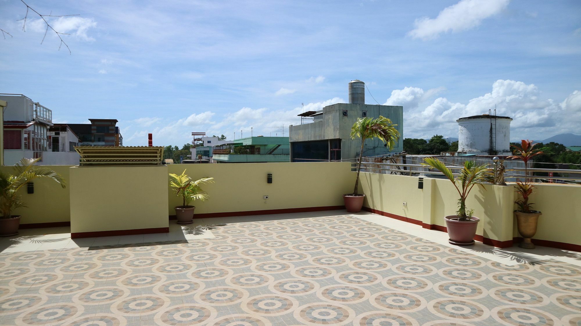 C Tower Studio Apartments Puerto Princesa Екстер'єр фото